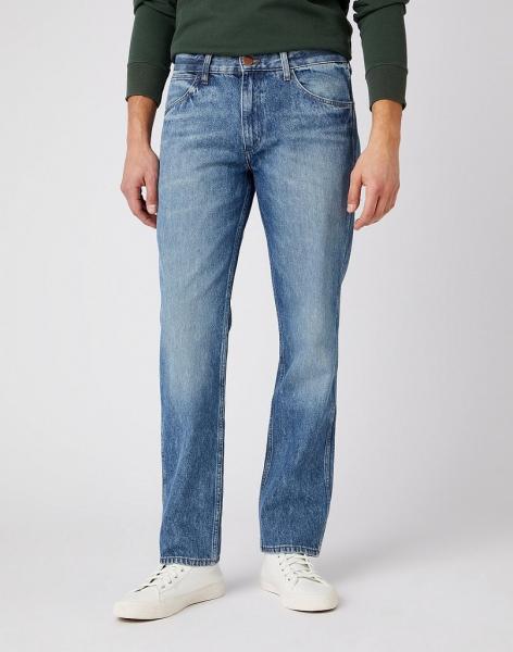 MĘSKIE SPODNIE JEANSOWE WRANGLER GREENSBORO STONE EROSION W15QSF667