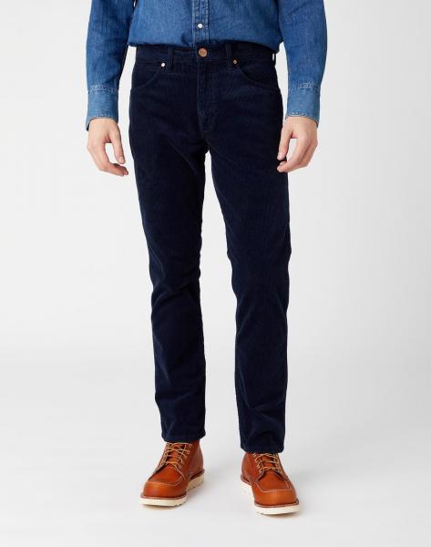 WRANGLER GREENSBORO MĘSKIE SPODNIE SZTRUKSOWE PRUSSIAN BLUE W15QA2B21