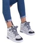 Białe sneakersy damskie z grubymi sznurówkami