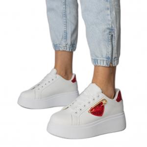 Białe sneakersy z czerwonym serduszkiem