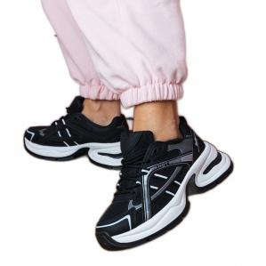 Czarne sneakersy sportowe na masywnej podeszwie