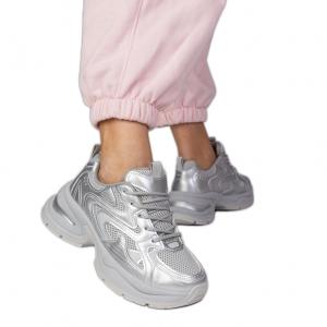 Srebrne sneakersy sportowe na grubej podeszwie srebrny