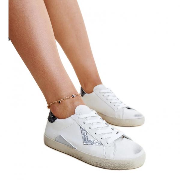 Białe sneakersy z efektem ,,znoszenia'' Gombola