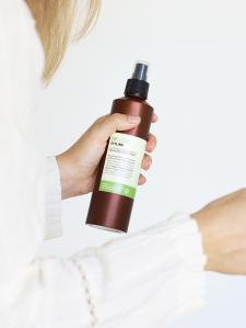 Lakier bez gazu o średnim utrwaleniu 250ml INSIGHT