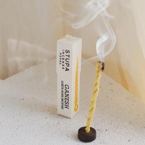 Kadzidła naturalne sznurkowe Ganesh zapach Jałowca - 8szt. z podstawką Stupa Incense