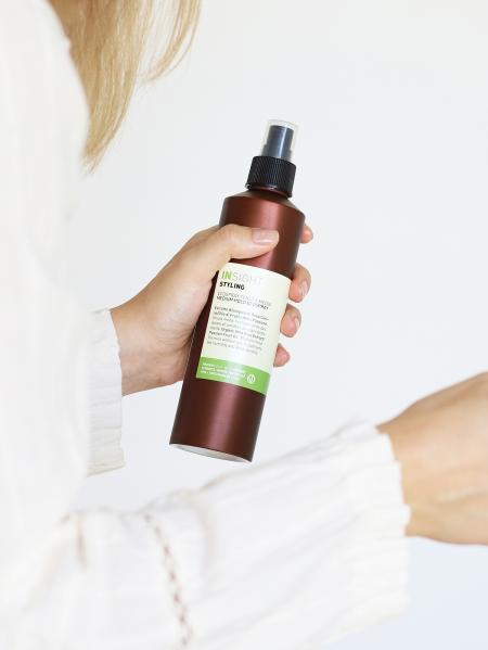 Lakier bez gazu o średnim utrwaleniu 250ml INSIGHT