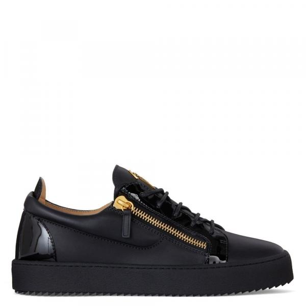 SNEAKERSY \