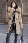 Karmelowa parka plus size z futrem na kapturze 9807