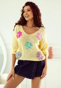 Pastelowo żółty oversizowy sweter z kwiatkami Daisy Daze ecru Polski Producent