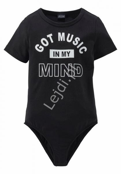 Czarne body z krótkim rękawem i napisamim GOT MUSIC IN MY MIND