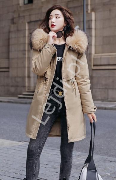 Karmelowa parka plus size z futrem na kapturze 9807