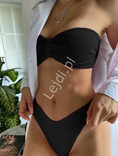 Prążkowane bikini damskie o klasycznym kroju