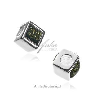 Charms srebrny z bursztynem do bransoletek modułowych kostka z zielonym bursztynem