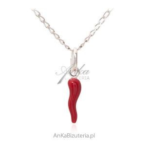 Srebrna zawieszka good luck - czerwona