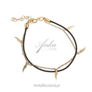 Biżuteria srebrna pozłacana - bransoletka na czarnym sznurku ze skrzydełkami na łańcuszku