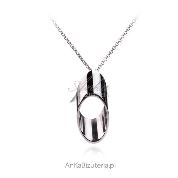 Naszyjnik srebrny z owalną przywieszką 3d