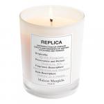 Maison Margiela - Replica By The Fireplace Candle - Świeca Zapachowa - Replica By The Fireplace Candle 165g - Dla Kobiet