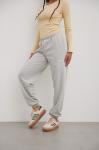 Spodnie typu jogger z HAFTEM w kolorze GREY MELANGE - NEVIS-L