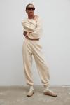 Spodnie typu jogger z HAFTEM w kolorze BISQUIT - NEVIS-XS