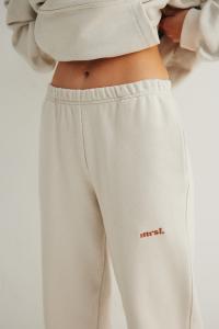 Spodnie typu jogger z HAFTEM w kolorze IVORY - NEVIS-L