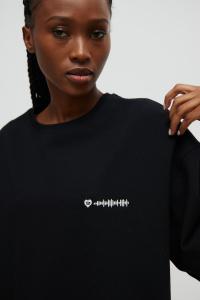 Tshirt typu oversize w kolorze CZARNYM - ONLY z haftem-S