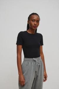 Dopasowany top z krotkim rękawem w kolorze TOTALLY BLACK - COLT-S