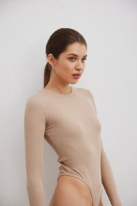 Dopasowane body z długim rękawem w kolorze BEIGE - RUE-XS