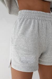 Szorty z dzianiny dresowej z haftem MRSL w kolorze LIGHT GREY MELANGE - LE PETIT-XL