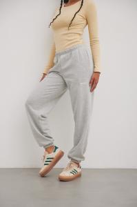 Spodnie typu jogger z HAFTEM w kolorze GREY MELANGE - NEVIS-XS