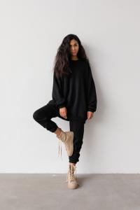 Spodnie dresowe typu jogger w kolorze TOTALLY BLACK - DISPLAY-L