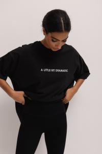 T-shirt typu oversize z HAFTEM w kolorze TOTALLY BLACK - EAZY-S/M