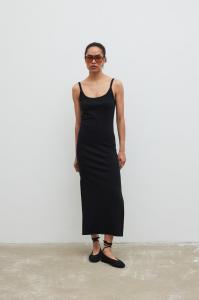 Sukienka na ramiączkach z prążkowanej dzianiny w kolorze TOTALLY BLACK - CARMEN MAXI-XS/S