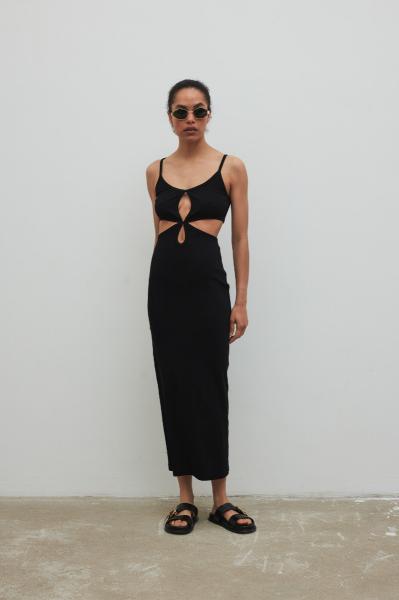 Sukienka z ozdobnymi wycięciami w kolorze BLACK - VENDA MAXI-M/L