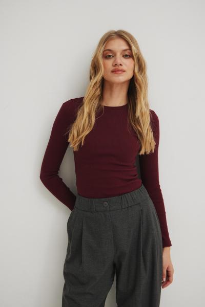 Dopasowany top z prążkowanej dzianiny w kolorze BURGUNDY - MOODY-XL