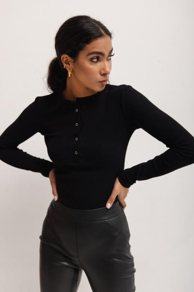 Dopasowany top z dekoltem na zatrzaski w kolorze DEEP BLACK skin peach - MOODY NAP-L