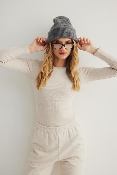 Dopasowany top z długim rękawem w kolorze LATTE MELANGE - MOODY-XS