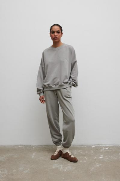 Spodnie typu jogger z HAFTEM w kolorze GREY PALOMA- NEVIS-XS