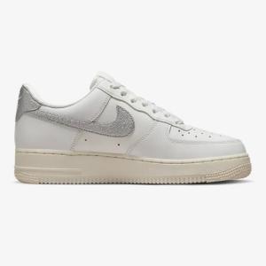 Buty sportowe damskie Nike W AIR FORCE 1 '07 ESS TRND