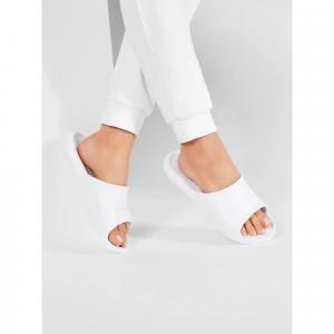 Klapki Nike Model Victori One Womens Kolor Biały