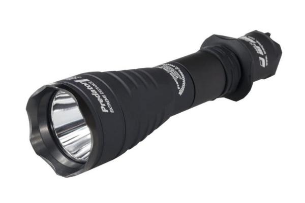 Latarka taktyczna Armytek Predator Pro Magnet USB (ciepłe światło)