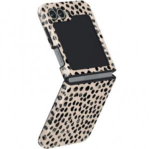 Etui Burga Almond Latte Tough do Galaxy Z Flip7 FE / Z Flip6, beżowy z czarnymi kropkami